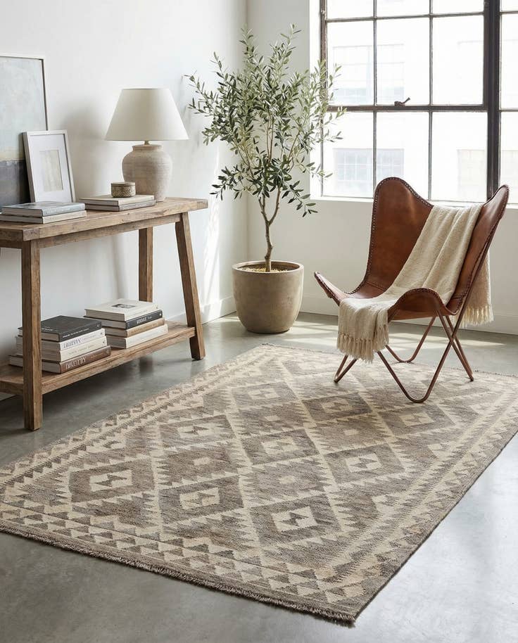 Detail image of 4' 1 x 6' 1 Hand Woven Kilim Maymana Wool Rug