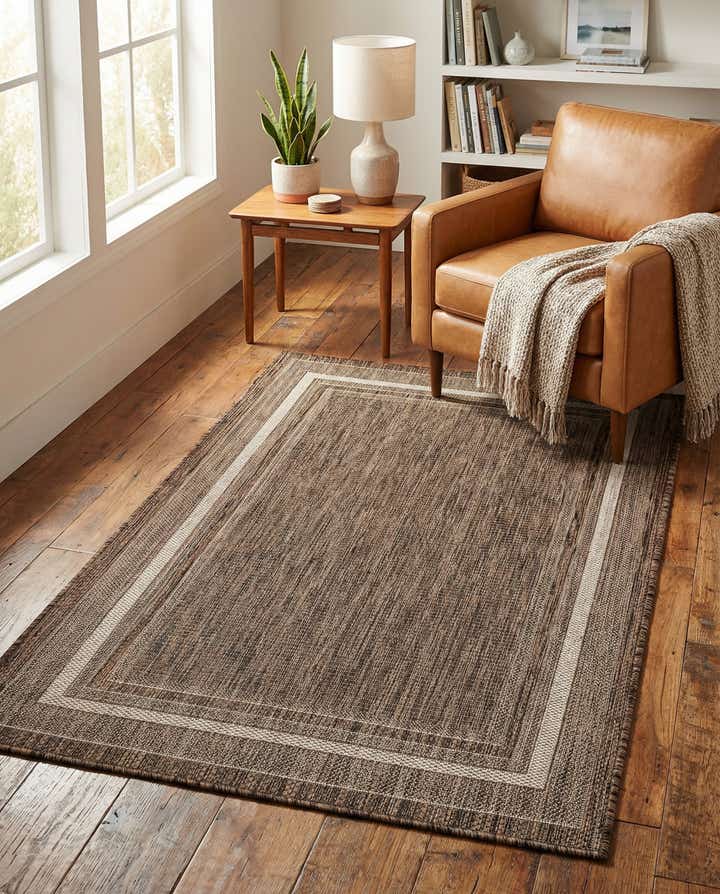 3' 1 x 5' 3 Easy-Clean Border Indoor / Outdoor Rug