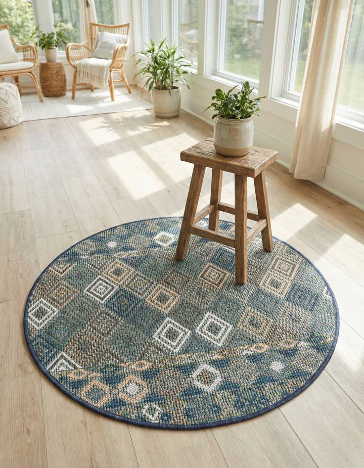 Detail image of 3' 3 x 3' 3  Washable Baja Indoor / Outdoor Round Rug