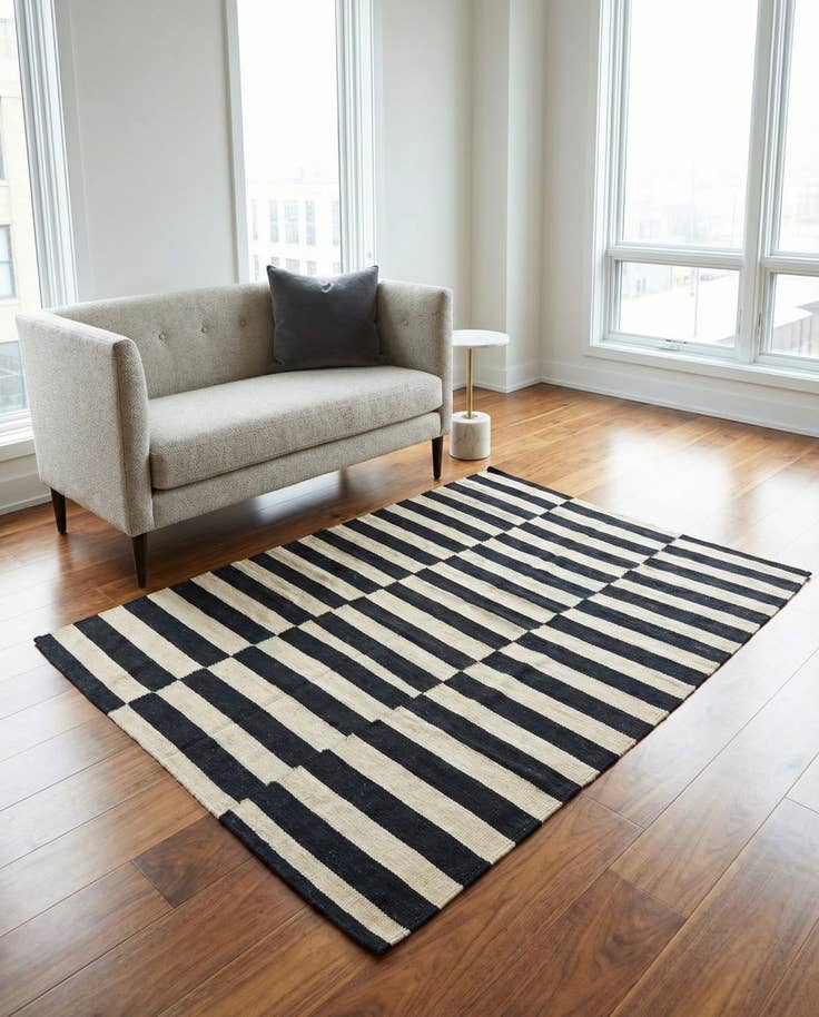 Detail image of 4' 1 x 5' 10 Hand Woven Kilim Modern Wool Rug