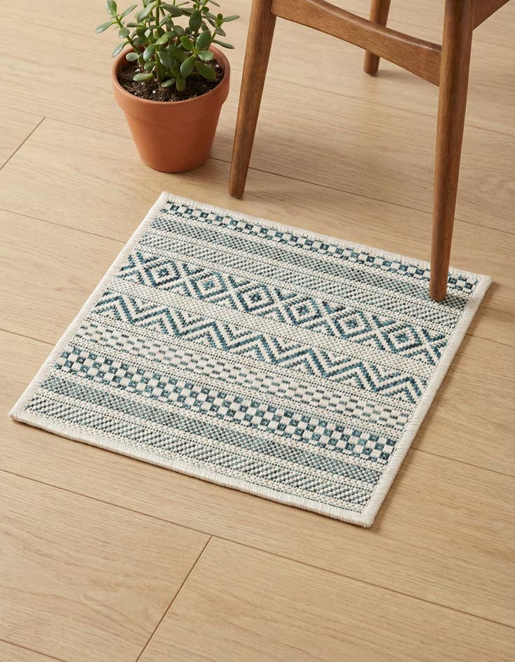 Detail image of 1' 4 x 1' 4 Washable Ribbon Indoor / Outdoor Sample Rug