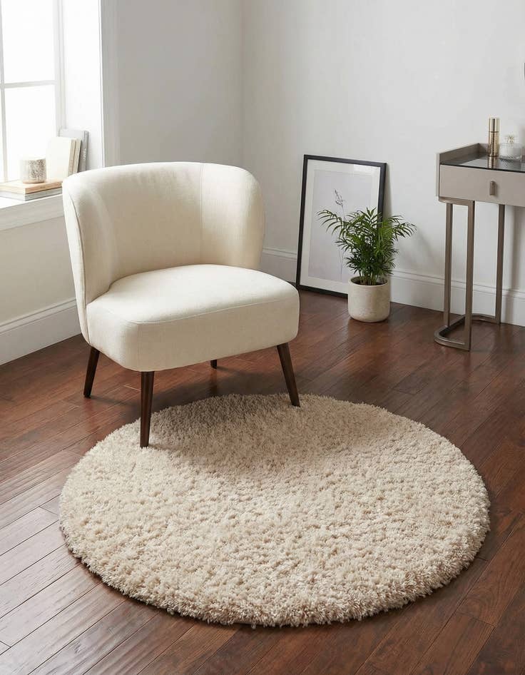 Detail image of 3' 3 x 3' 3 Marilyn Monroe&trade; Shag Round Rug