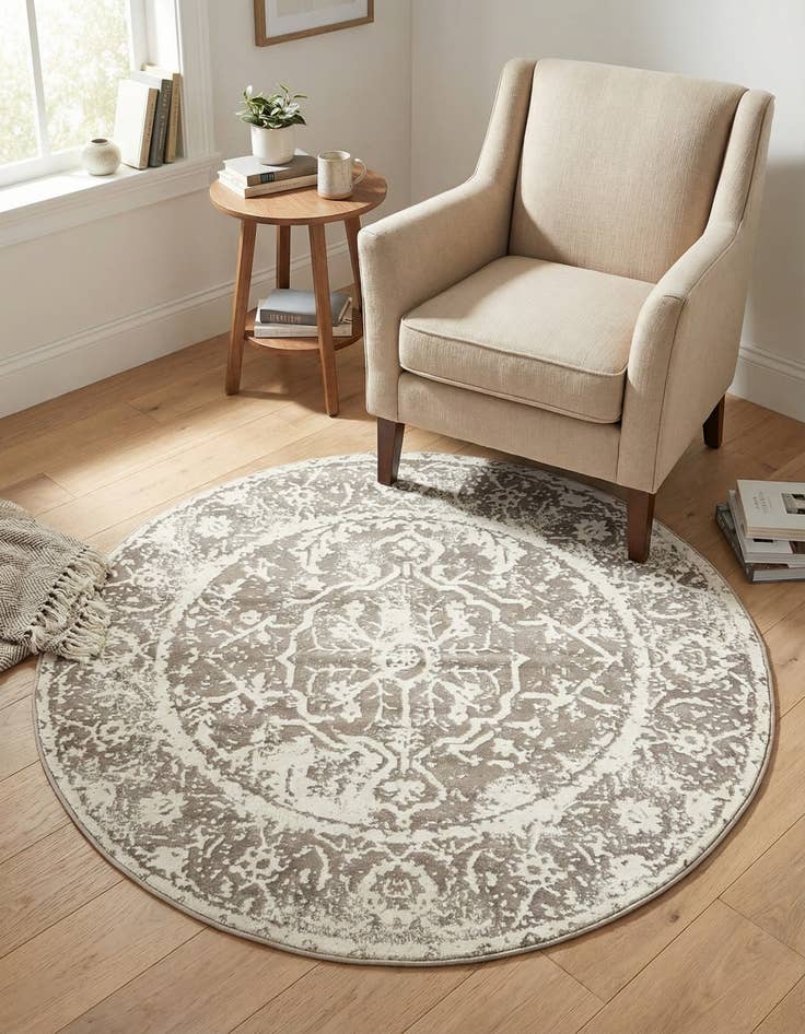 Detail image of 4' x 4' Modern Classical Round Rug