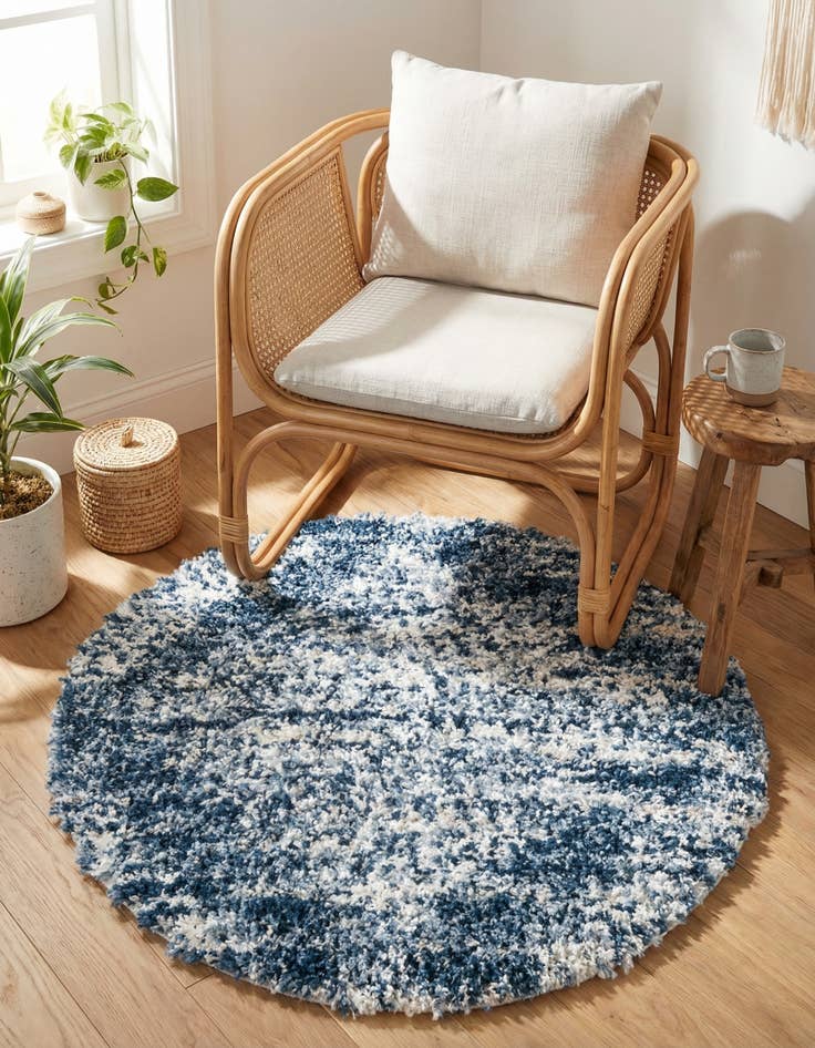 Detail image of 3' 3 x 3' 3 Serenity Shag Round Rug