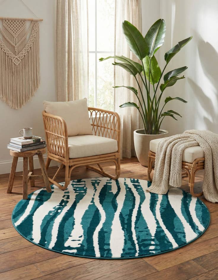 Detail image of 4' x 4' Vince Camuto Round Rug