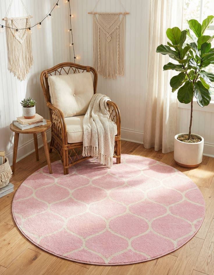 Detail image of 4' x 4' Lattice Frieze Round Rug