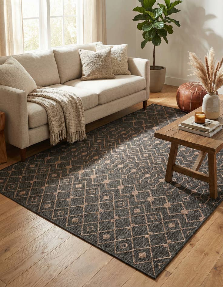 Detail image of 5' 3 x 7' Washable Lattice Indoor / Outdoor Rug