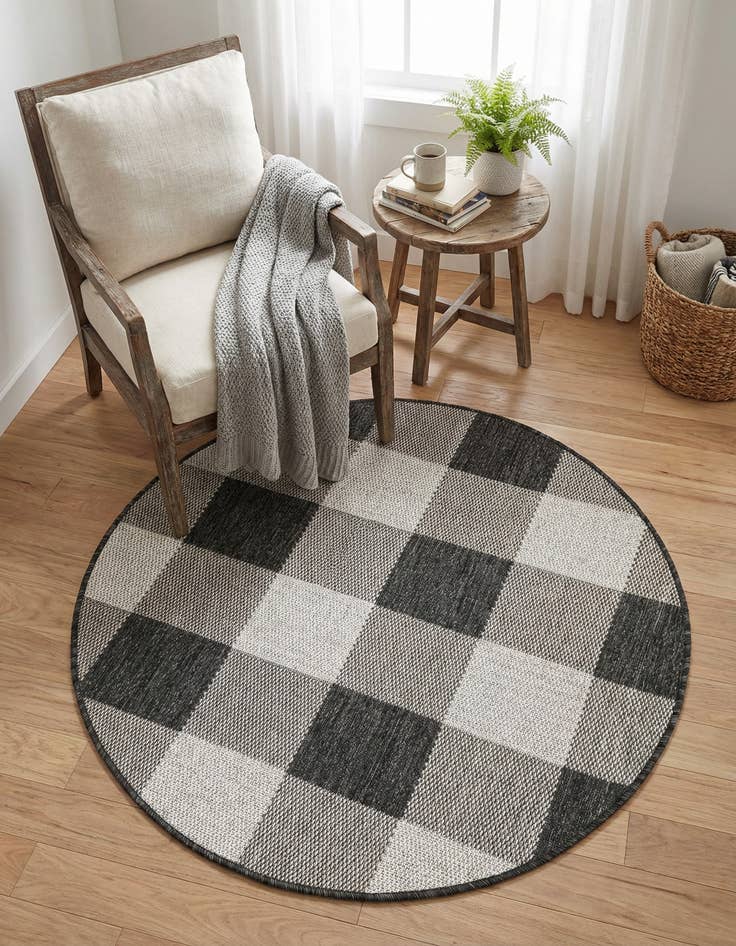 Detail image of 3' x 3' Washable Checkered Indoor / Outdoor Round Rug