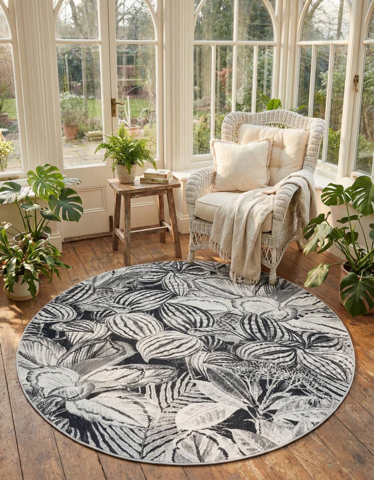 Detail image of 5' 3 x 5' 3 Blossom Round Rug