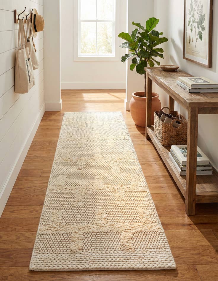 Detail image of 2' 7 x 8' Hand Woven Lana New Zealand Wool Runner Rug