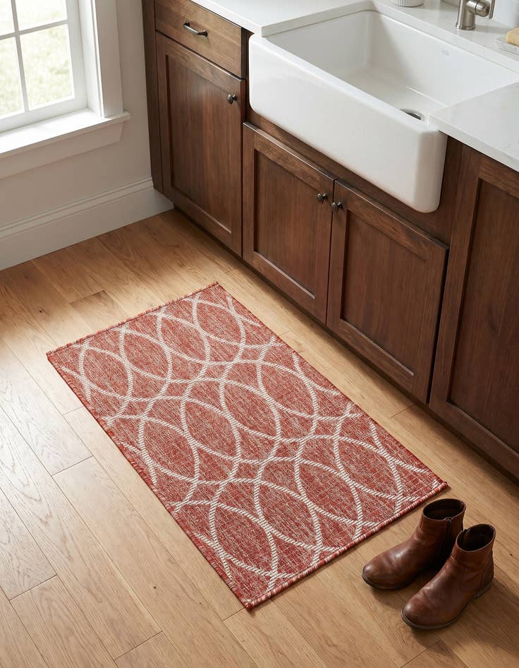 Detail image of 2' x 3' Easy-Clean Trellis Indoor / Outdoor Rug