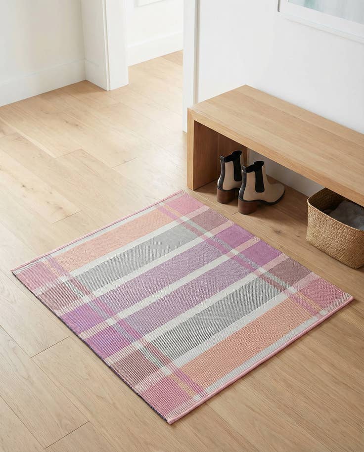 Detail image of 2' x 3' Easy-Clean Ribbon Indoor / Outdoor Rug