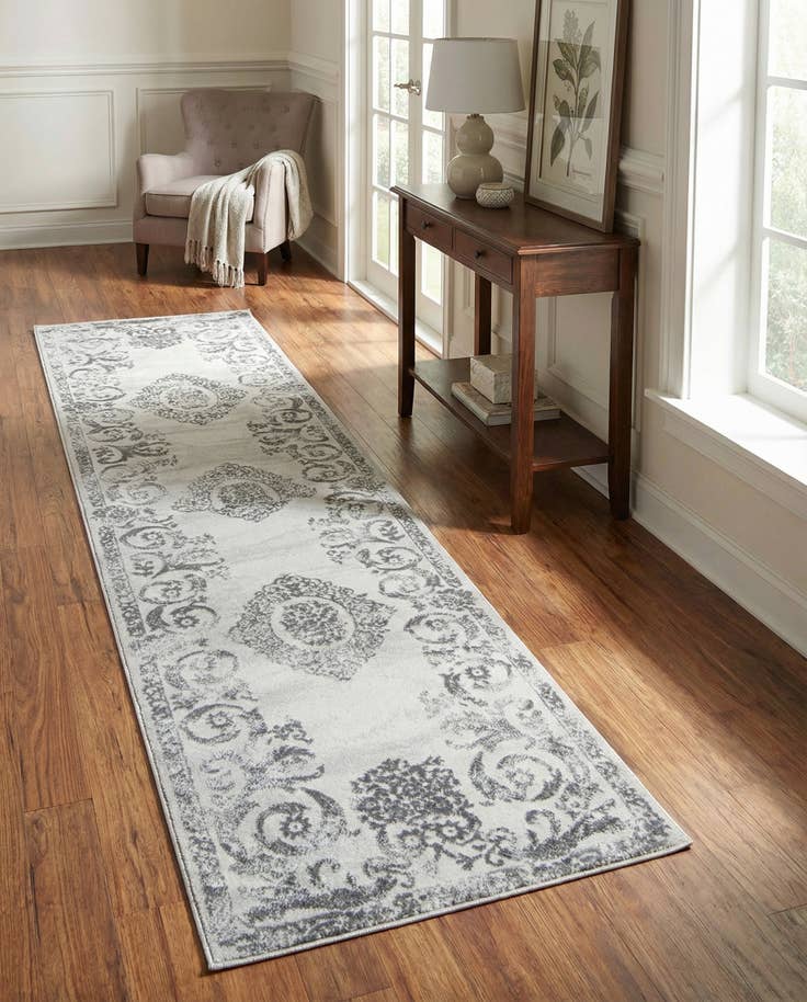 Detail image of 2' x 9' 10 Finsbury Runner Rug