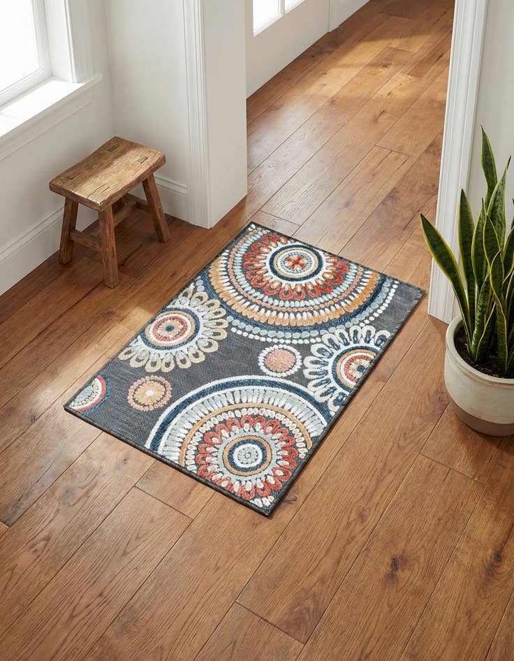 Detail image of 2' 2 x 3' Easy-Clean Botanical Indoor / Outdoor Rug
