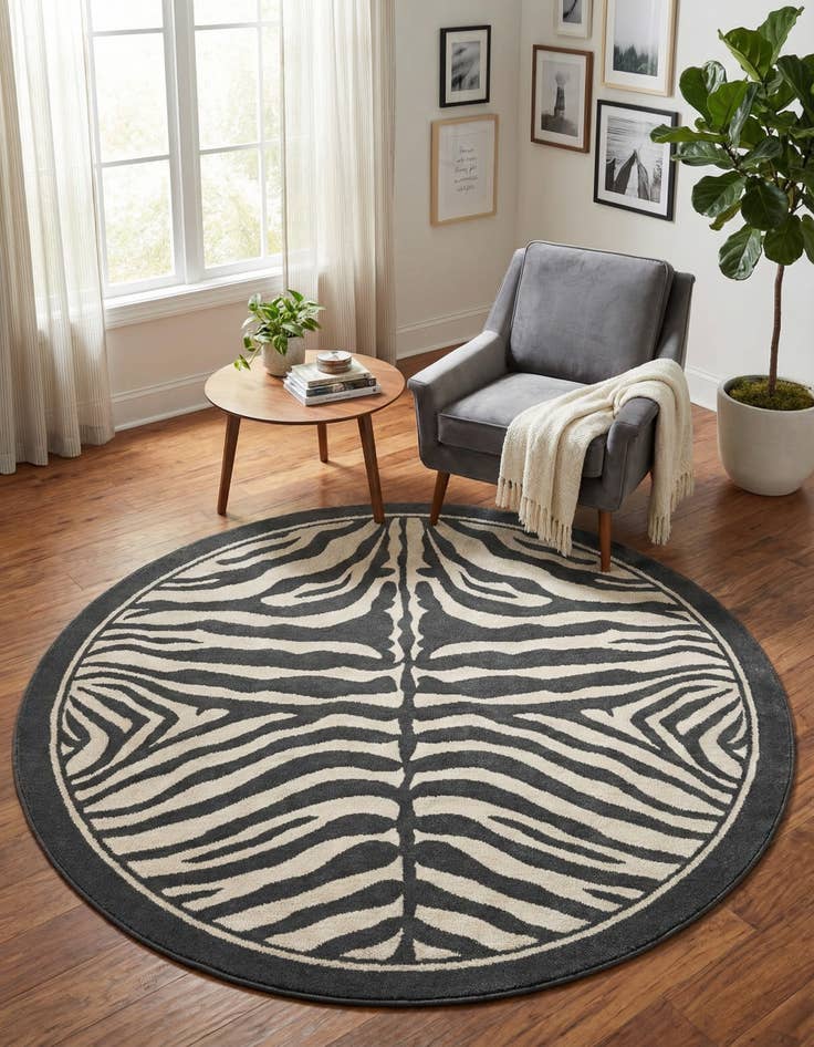 Detail image of  7' 10 x 7' 10 Savannah Round Rug
