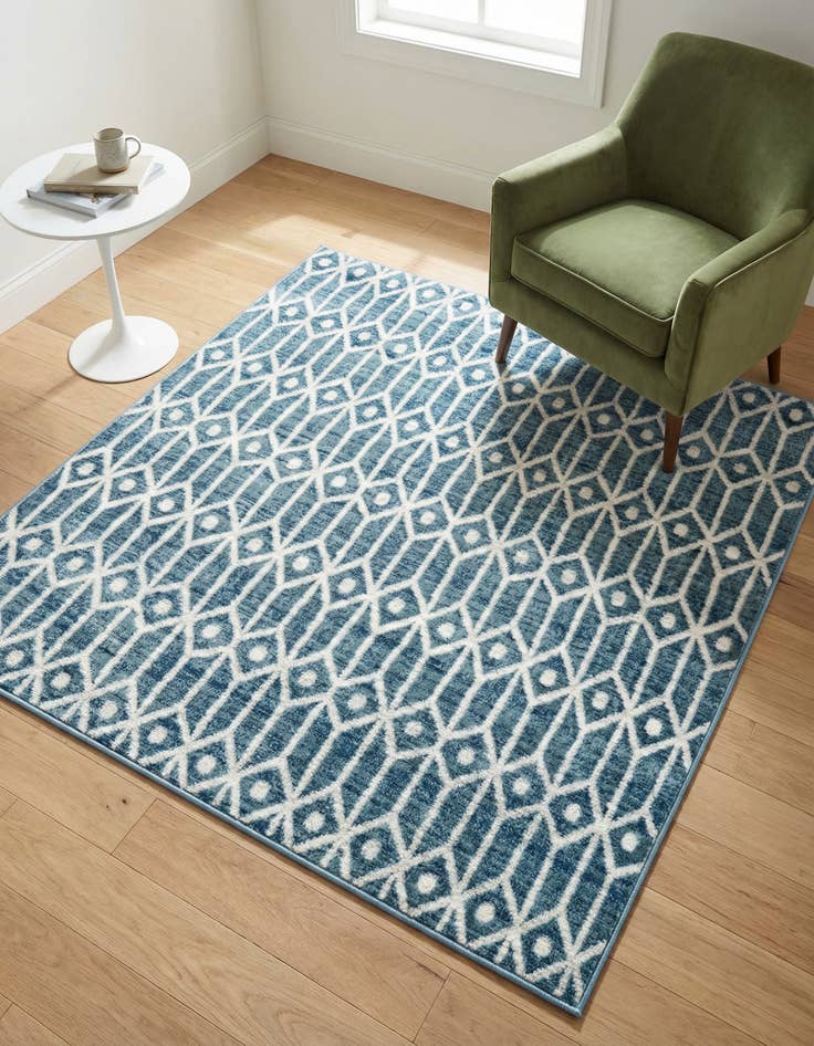 Detail image of 5' 3 x 5' 3 Lattice Trellis Square Rug