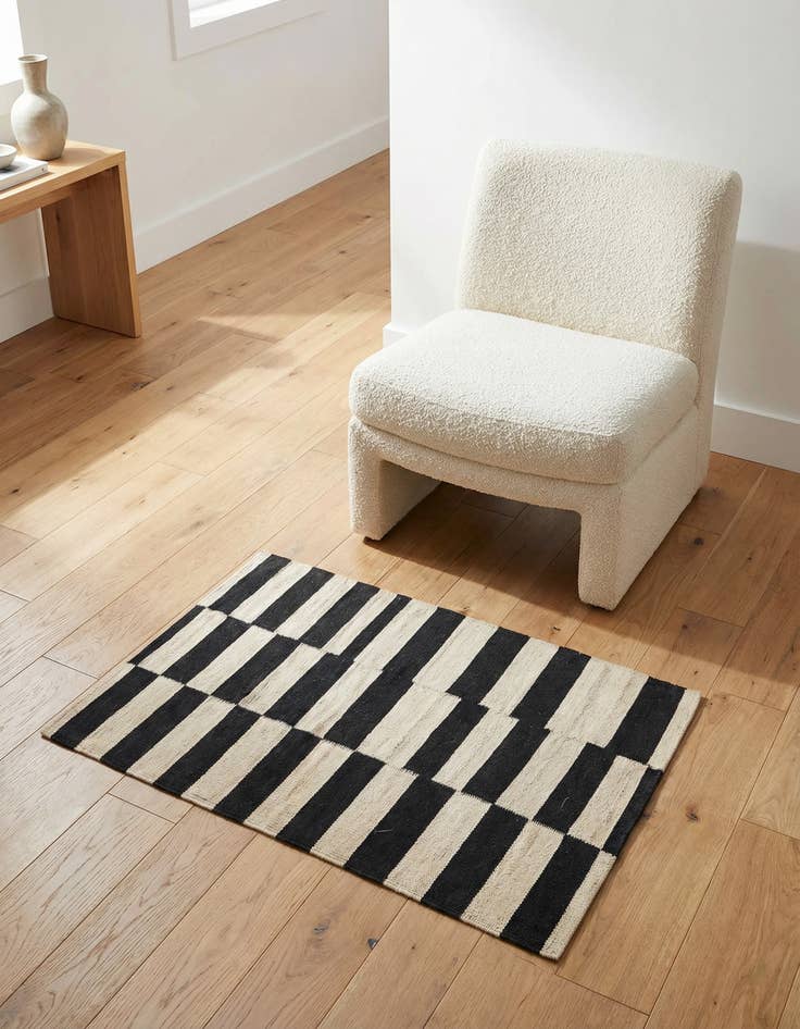 Detail image of 2' 9 x 3' 9 Hand Woven Kilim Modern Wool Rug