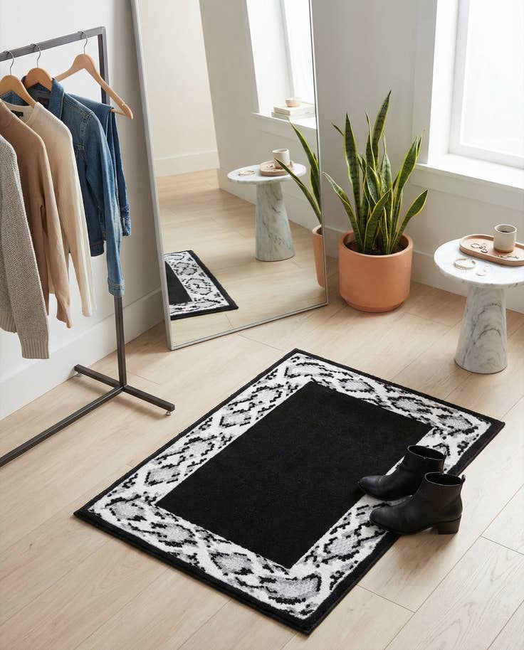 Detail image of 2' x 3' Vince Camuto Rug