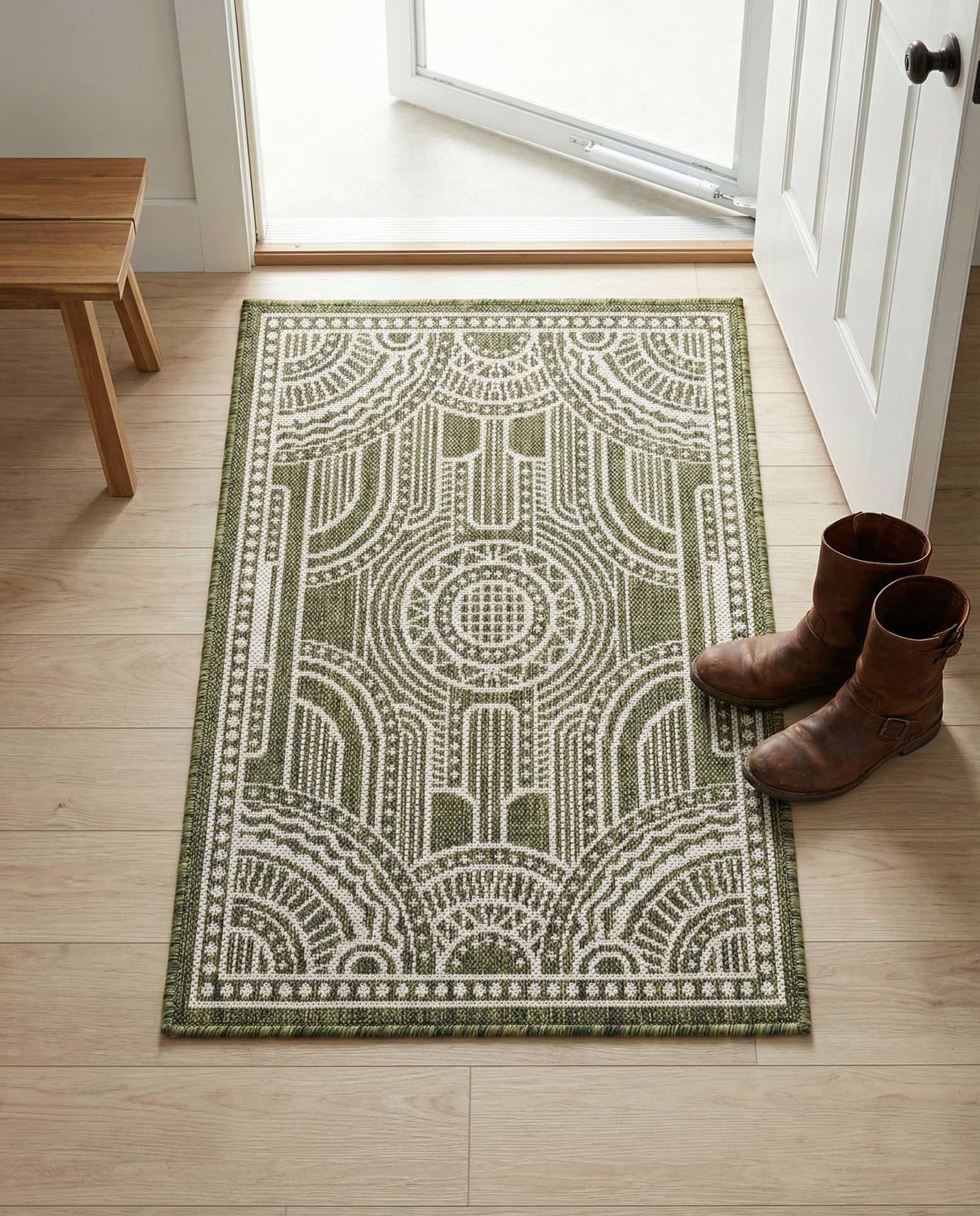 2' x 3' Easy-Clean Traditional Indoor / Outdoor Rug