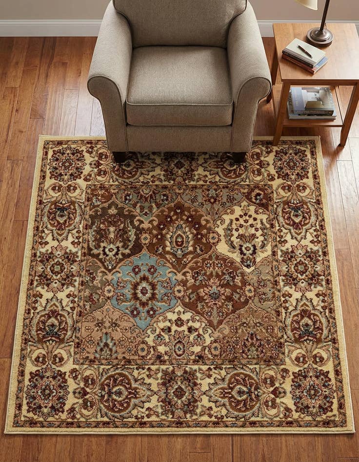 Detail image of 4' x 4' Classic Agra Square Rug