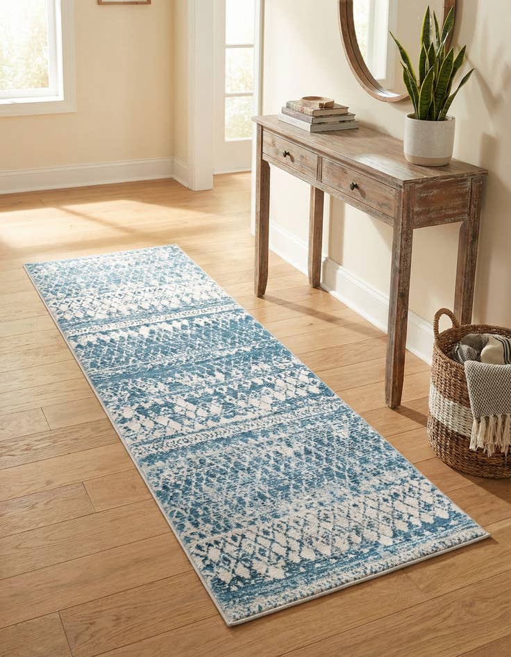 Detail image of 2' 2 x 6' Leipzig Runner Rug