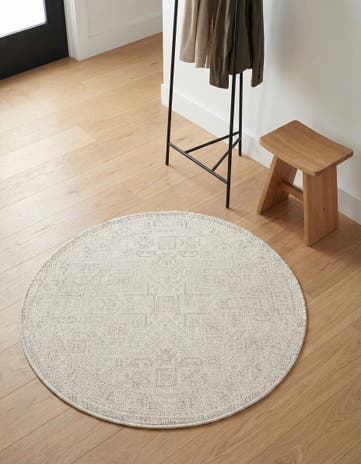 3' x 3' Easy-Clean Aztec Indoor / Outdoor Round Rug