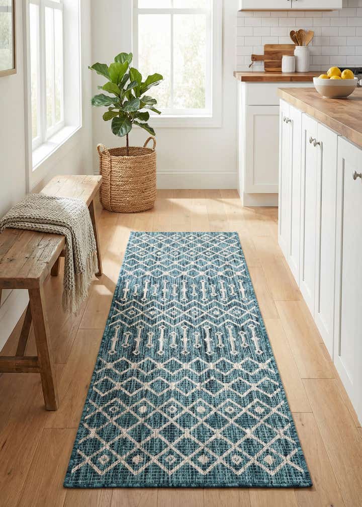 2' x 6' Easy-Clean Lattice Indoor / Outdoor Runner Rug