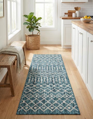 2' x 6' Easy-Clean Lattice Indoor / Outdoor Runner Rug