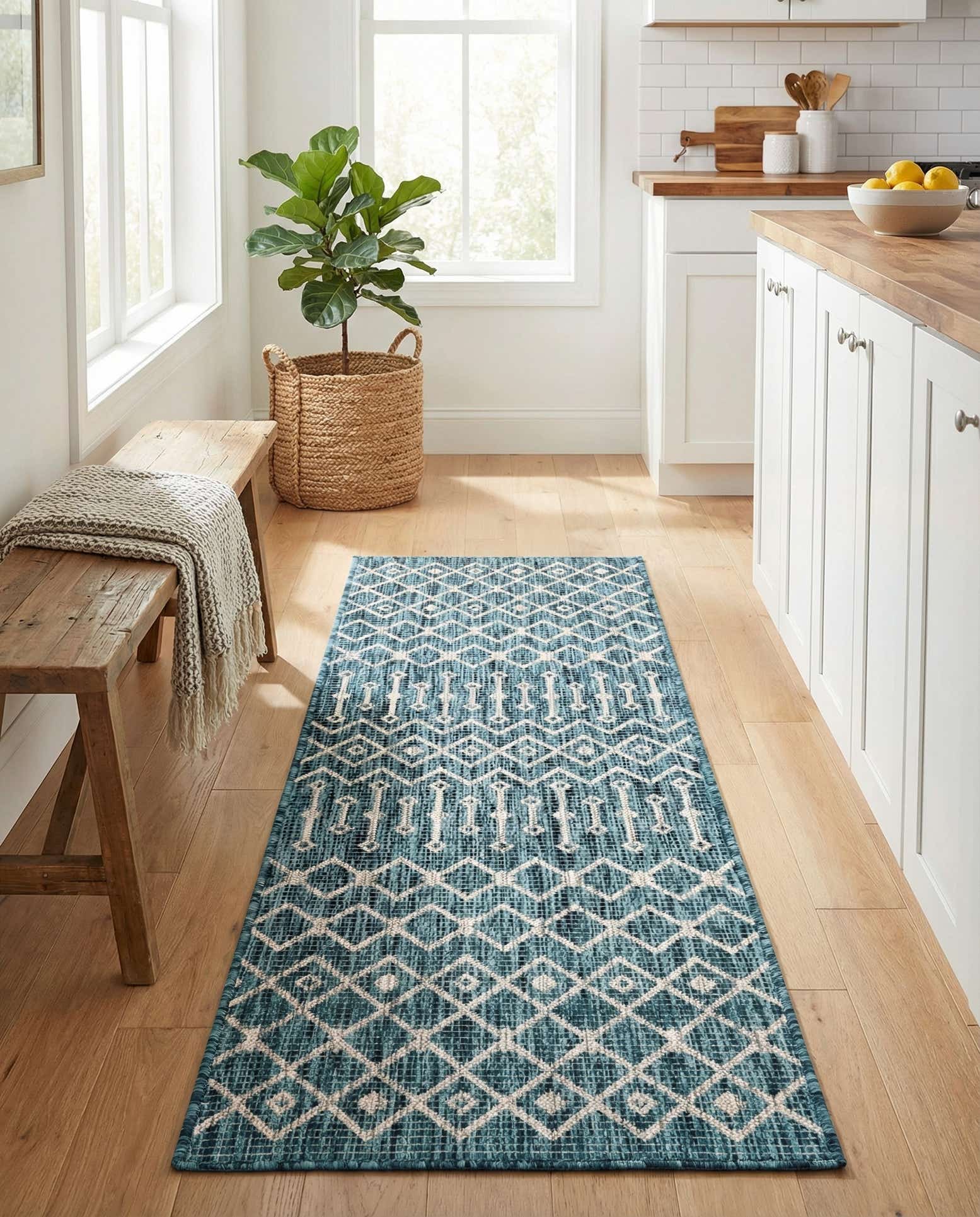 2' x 6' Easy-Clean Lattice Indoor / Outdoor Runner Rug