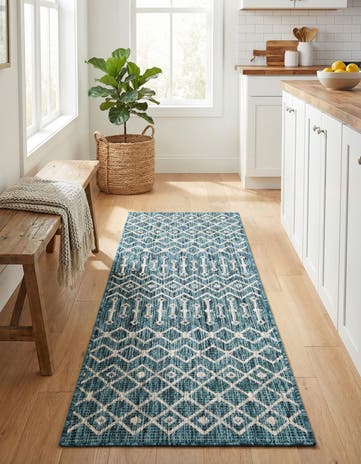 2' x 6' Easy-Clean Lattice Indoor / Outdoor Runner Rug