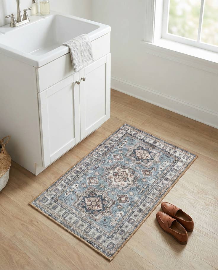 Detail image of 2' x 3' 1 Washable Timeless Rug