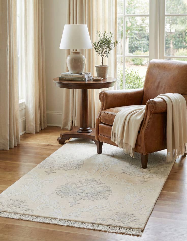 Detail image of 2' 7 x 4' 8 Hand Knotted Darya Wool Rug