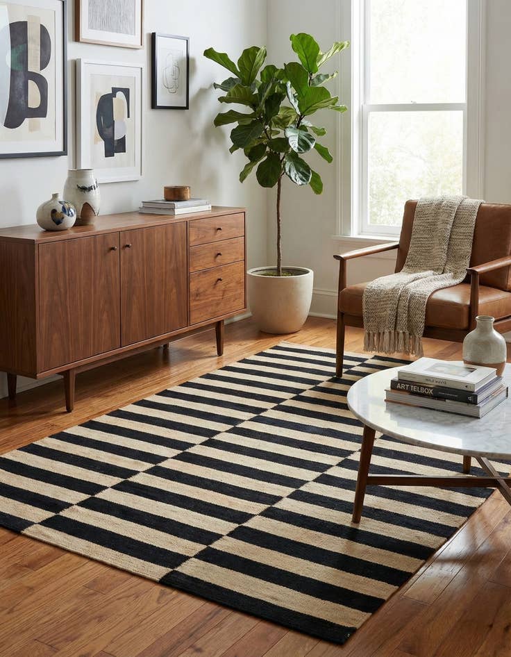 Detail image of 3' 11 x 5' 9 Hand Woven Kilim Modern Wool Rug