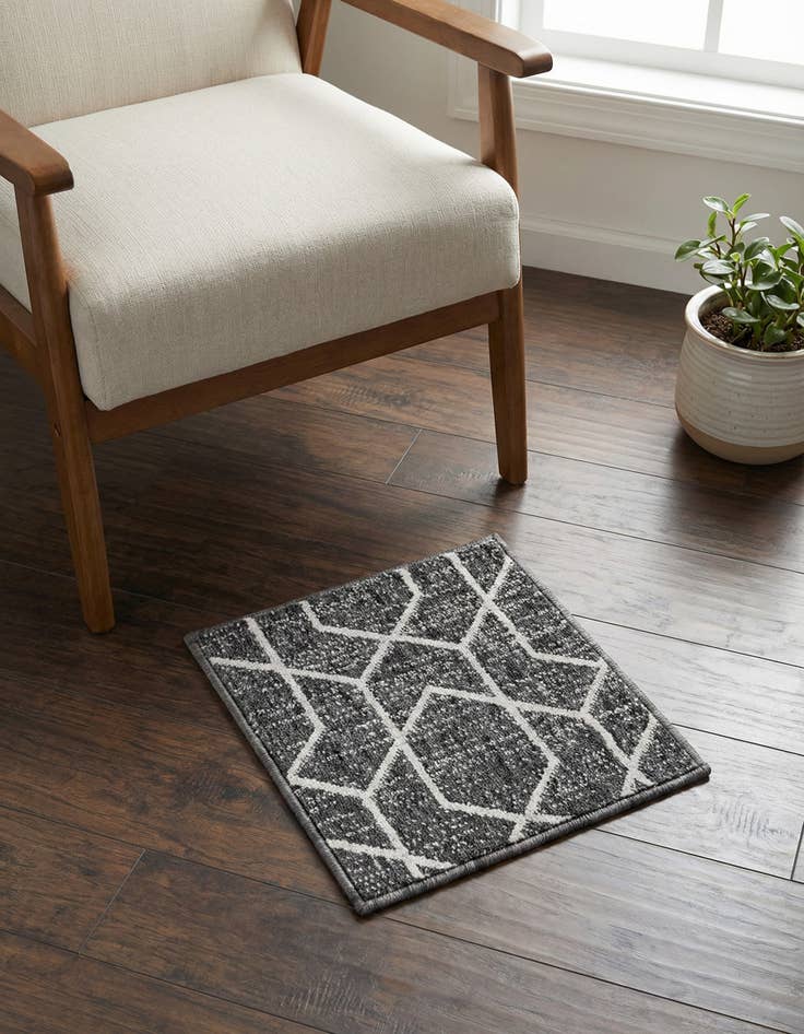 Detail image of 1' 4 x 1' 4 Eco Trellis Sample Rug