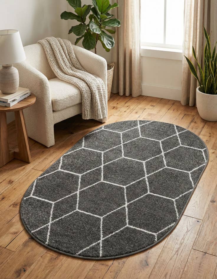 Detail image of 3' x 5' 3 Trellis Frieze Oval Rug