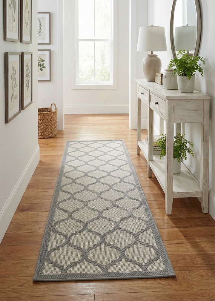 2' 2 x 6' Easy-Clean Trellis Indoor / Outdoor Runner Rug