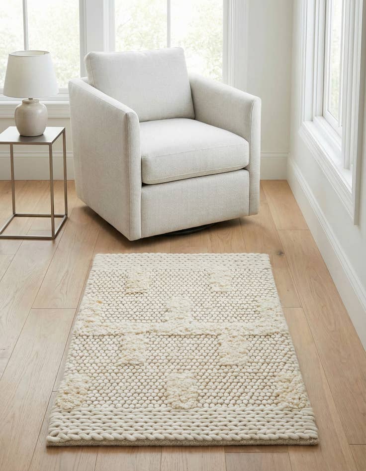 Detail image of 2' x 3' 1 Hand Woven Lana New Zealand Wool Rug