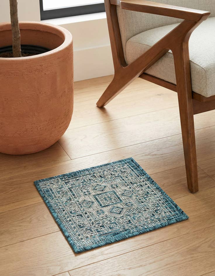 Detail image of 1' 4 x 1' 4 Washable Aztec Indoor / Outdoor Sample Rug