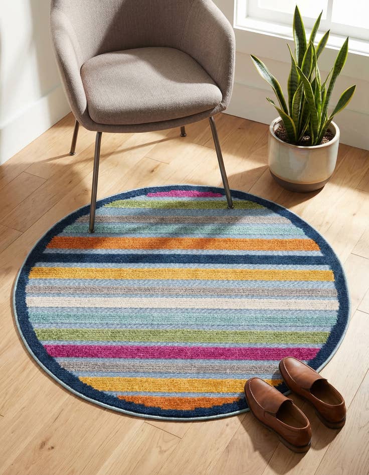 Detail image of 3' 3 x 3' 3  Washable Aruba Indoor / Outdoor Round Rug