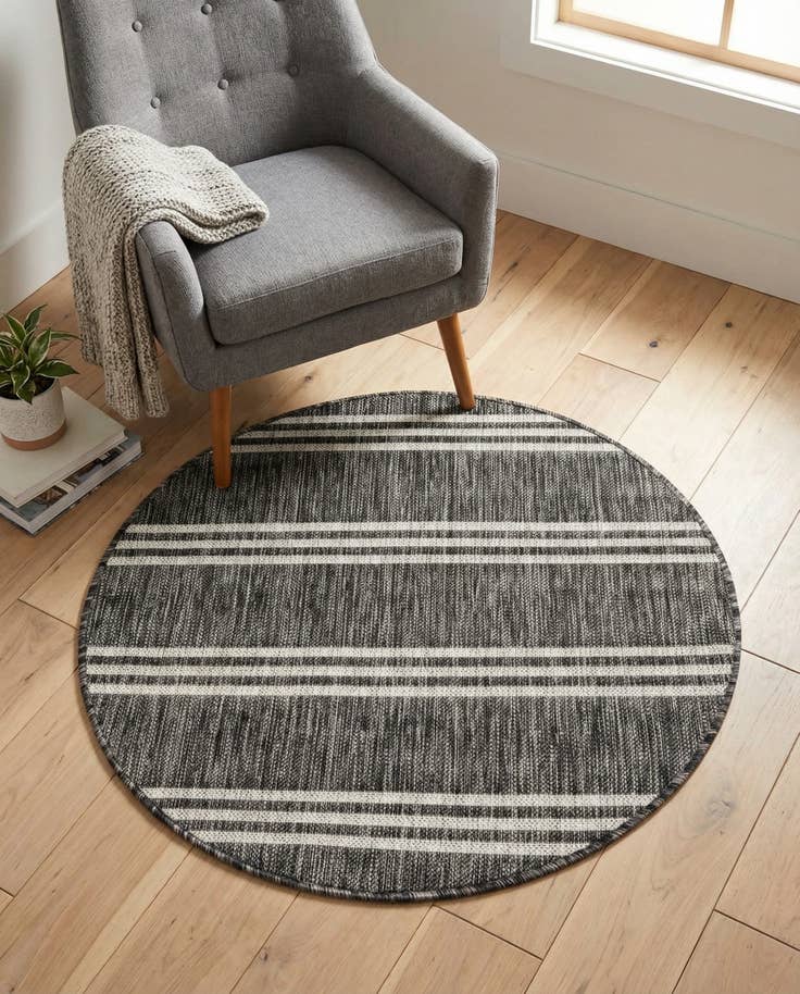 Detail image of 3' x 3' Easy-Clean Jill Zarin Anguilla Indoor / Outdoor Round Rug