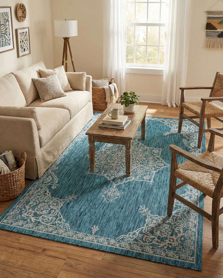 5' 3 x 8' Easy-Clean Traditional Indoor / Outdoor Rug