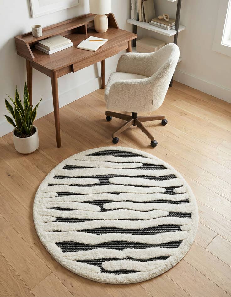 Detail image of 3' x 3' Prismatic Round Rug