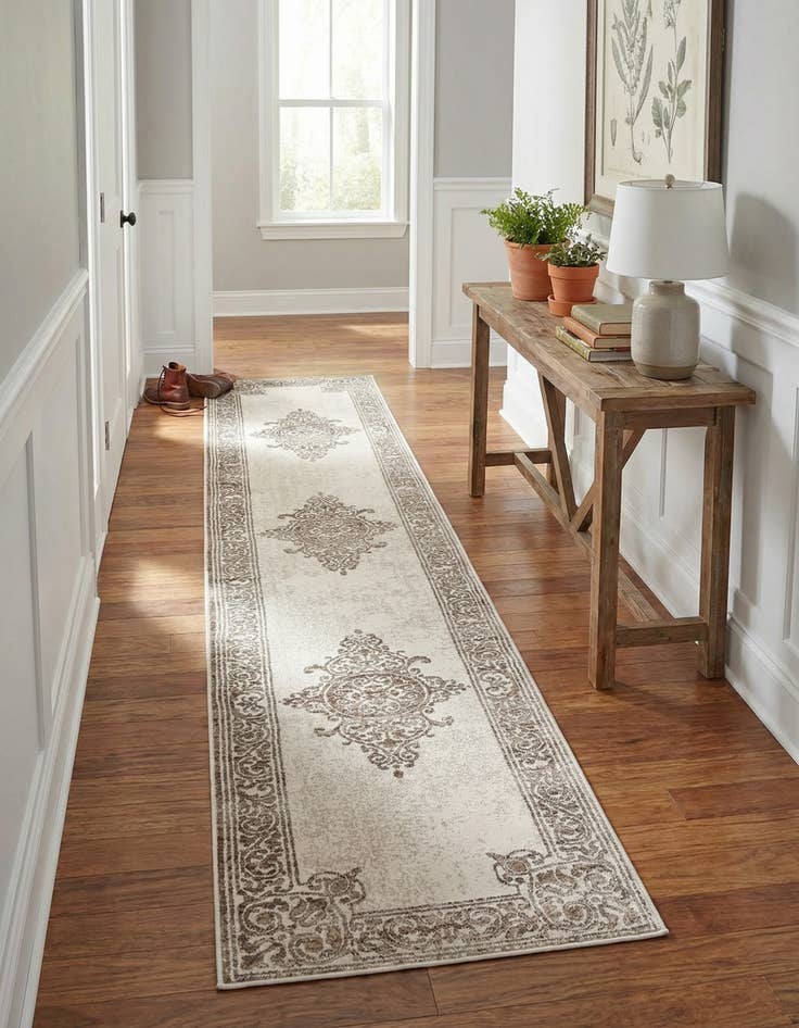 Detail image of 2' 6 x 14' Hermitage Runner Rug