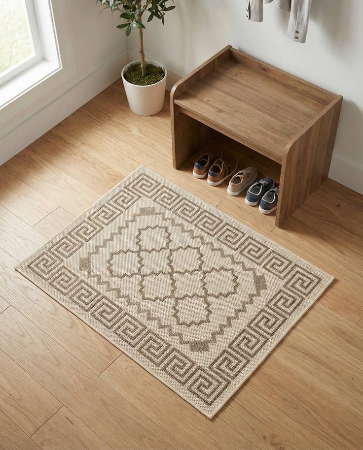 Detail image of 2' 2 x 3' Easy-Clean Trellis Indoor / Outdoor Rug