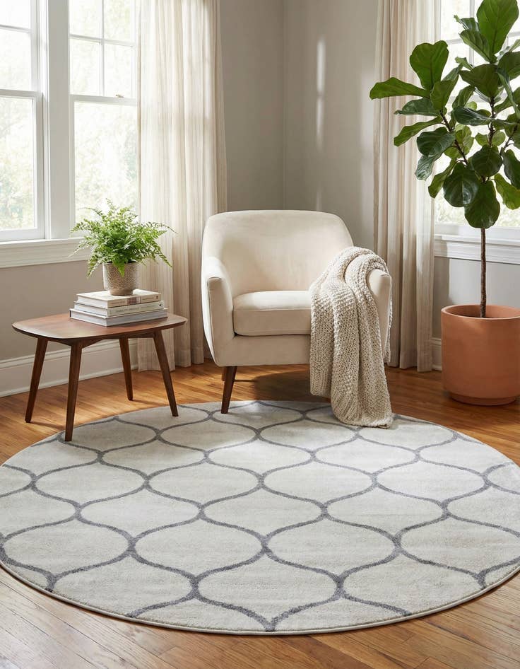 Detail image of 7' x 7' Lattice Frieze Round Rug