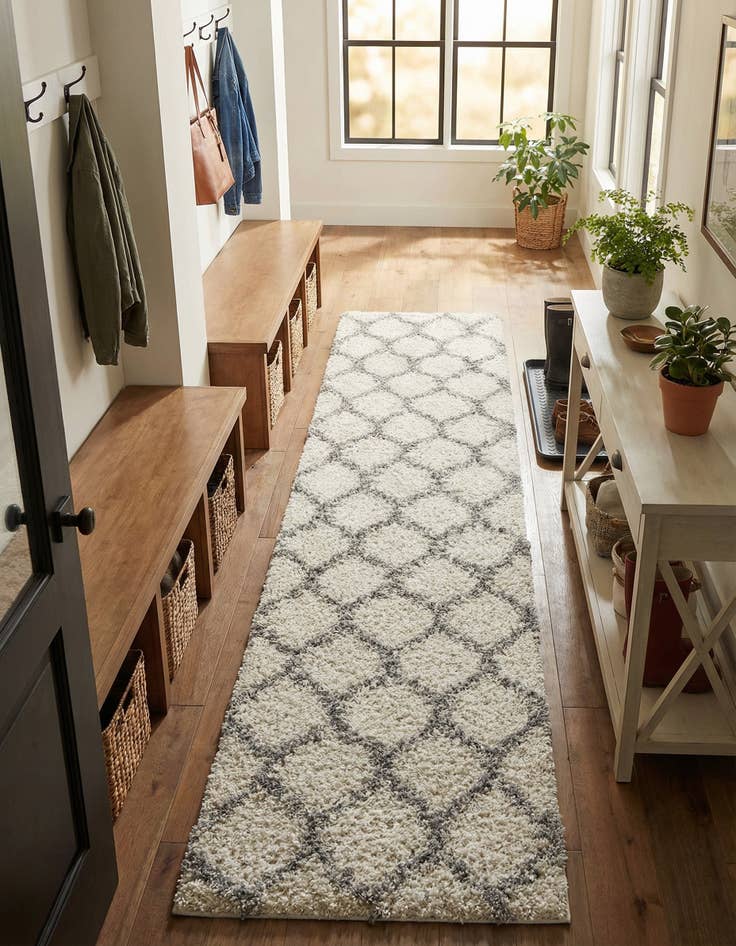 Detail image of  2' 7 x 10' Lattice Shag Runner Rug