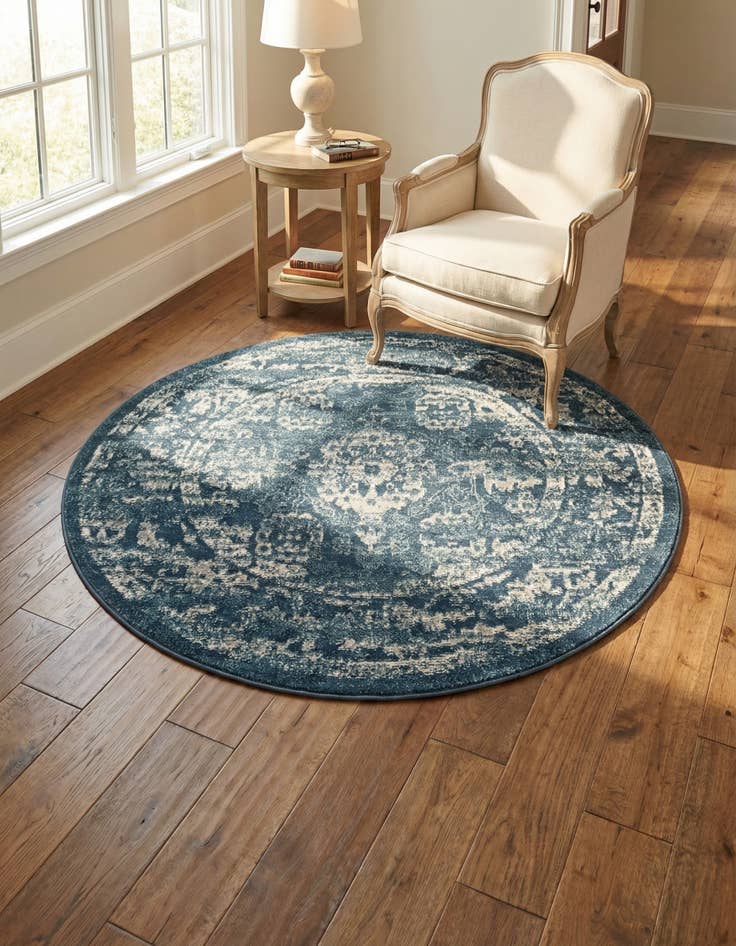 Detail image of 5' x 5' Charleston Round Rug