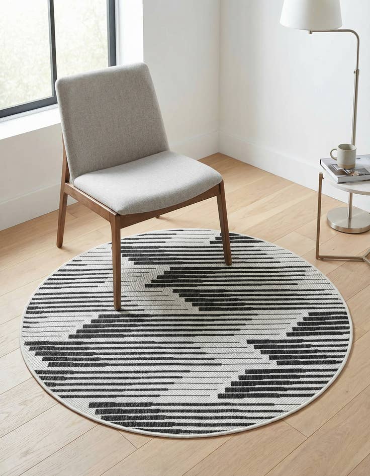 Detail image of 4' 1 x 4' 1 Easy-Clean Modern Indoor / Outdoor Round Rug