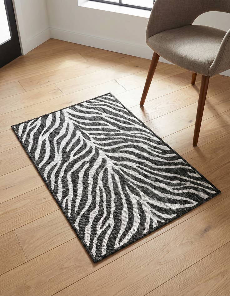 Detail image of 2' x 3'  Washable Safari Indoor / Outdoor Rug