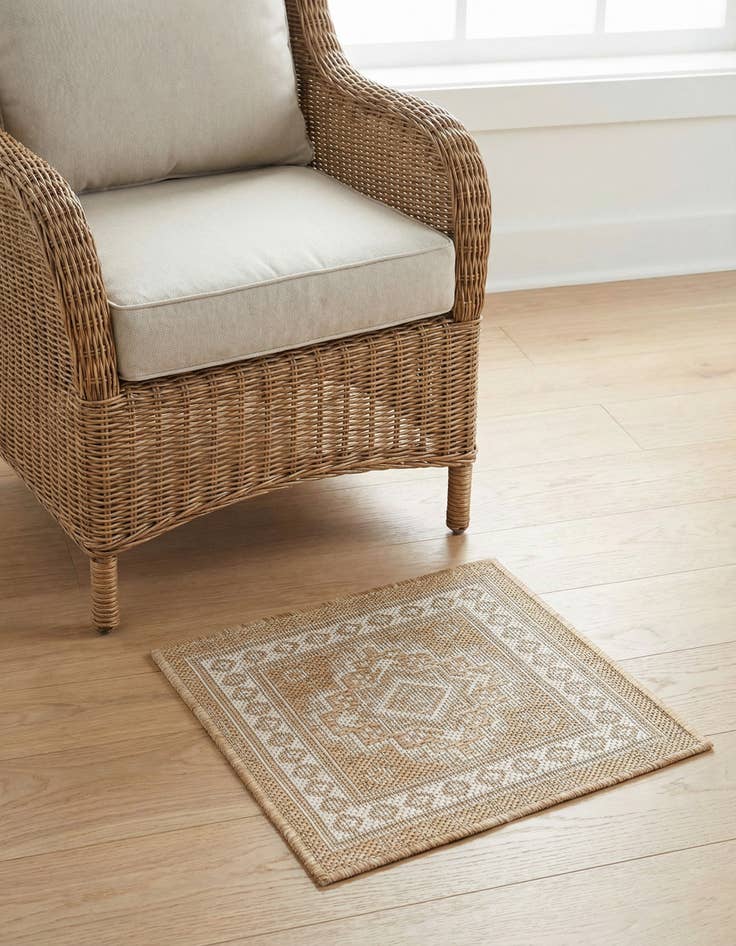 Detail image of 1' 4 x 1' 4 Washable Aztec Indoor / Outdoor Sample Rug